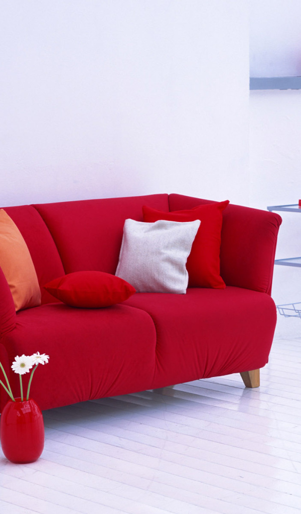 Красный диван