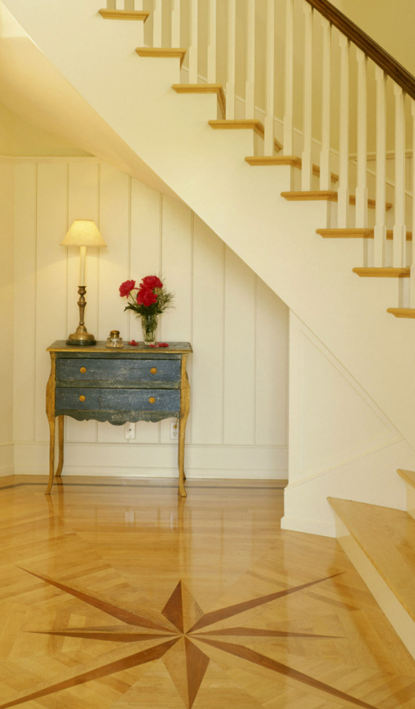 Комната с выходом на лестницу