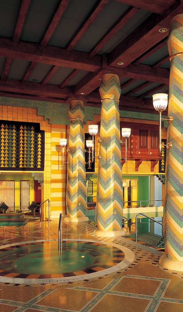 Интерьер бассейна