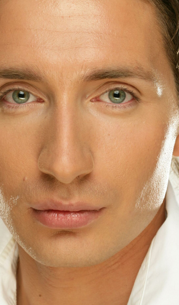 Красивый мужчина