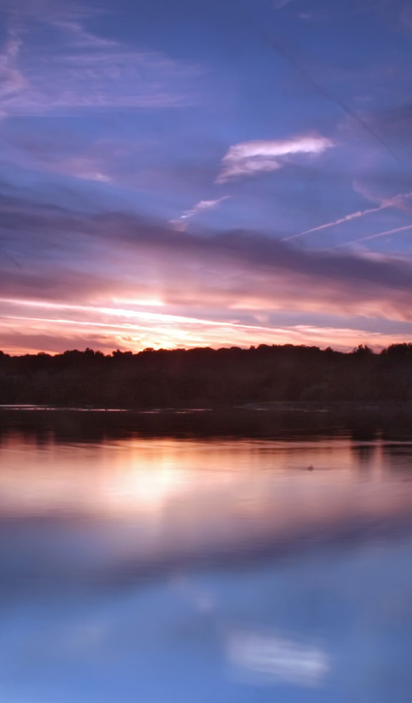 Озеро Still lake в сумраке