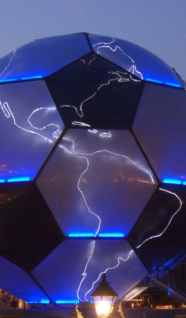 Глобус - футбольный мяч