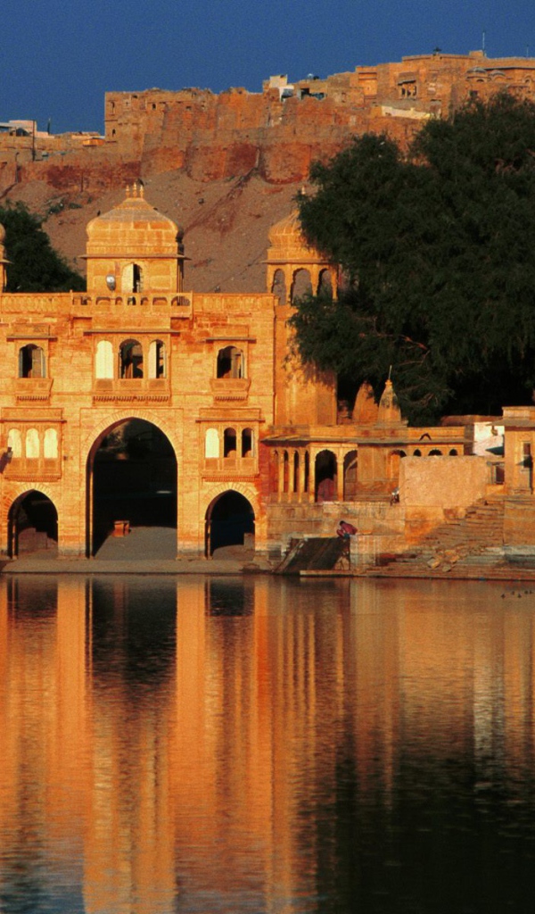 Храм Гади Сагар