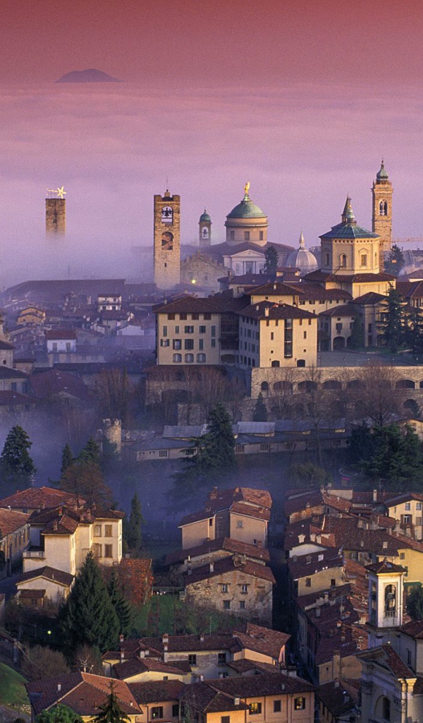 Город в тумане, Италия