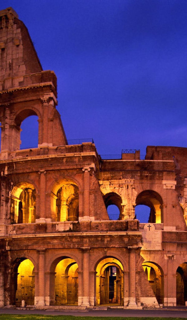 Римский Колизей ночью