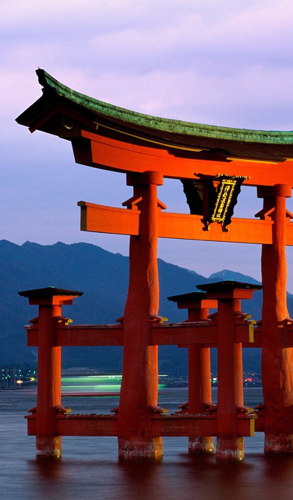 Великие Ворота, святыня Itsukushima, Miyajima, Япония