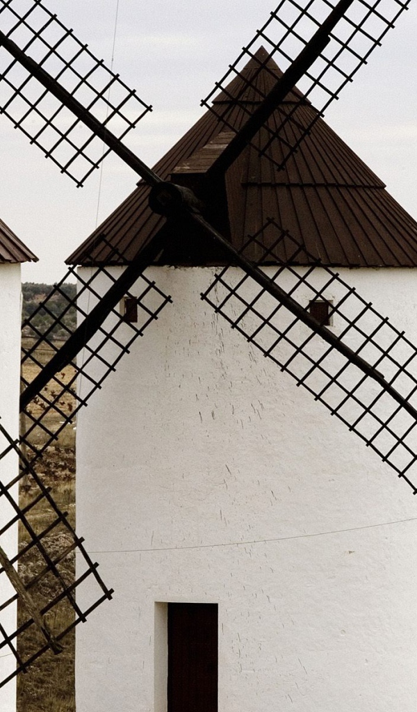 Три мельницы