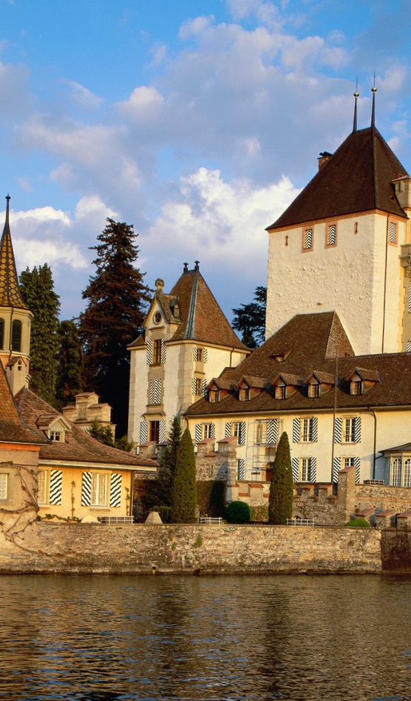 Замок Oberhofen, Озеро Thun, Швейцария