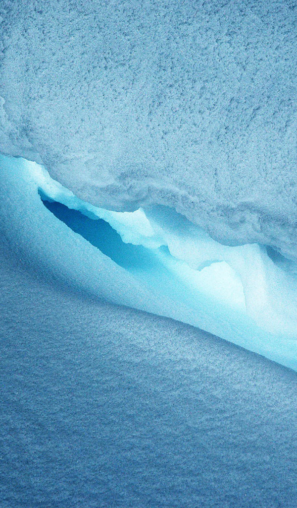 Пещера во льдах