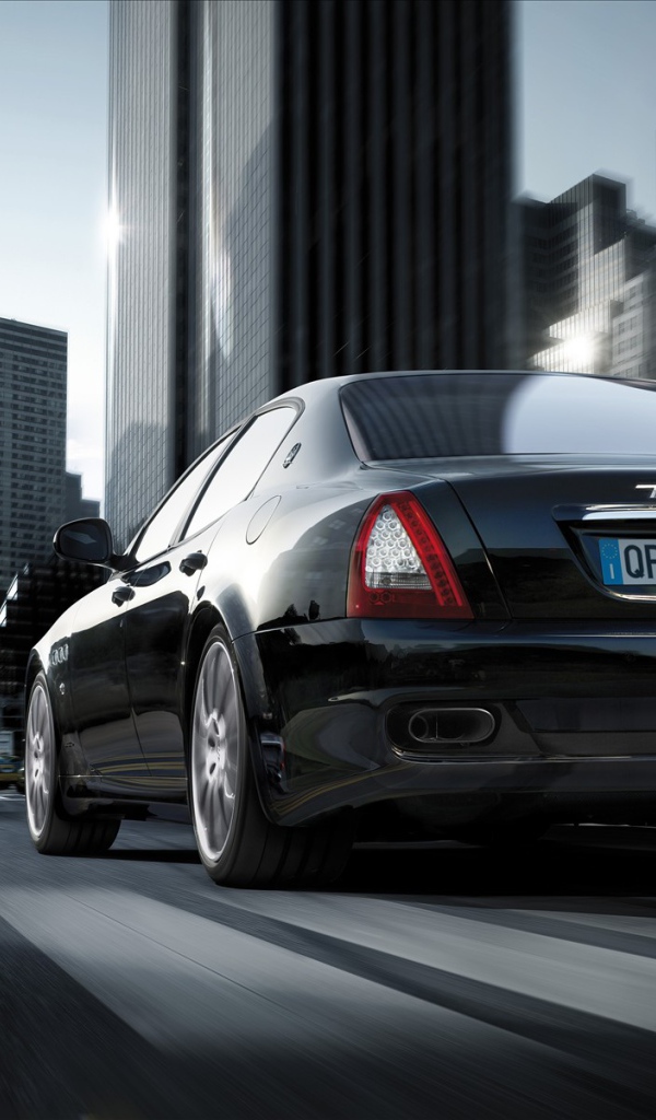 Черный Maserati