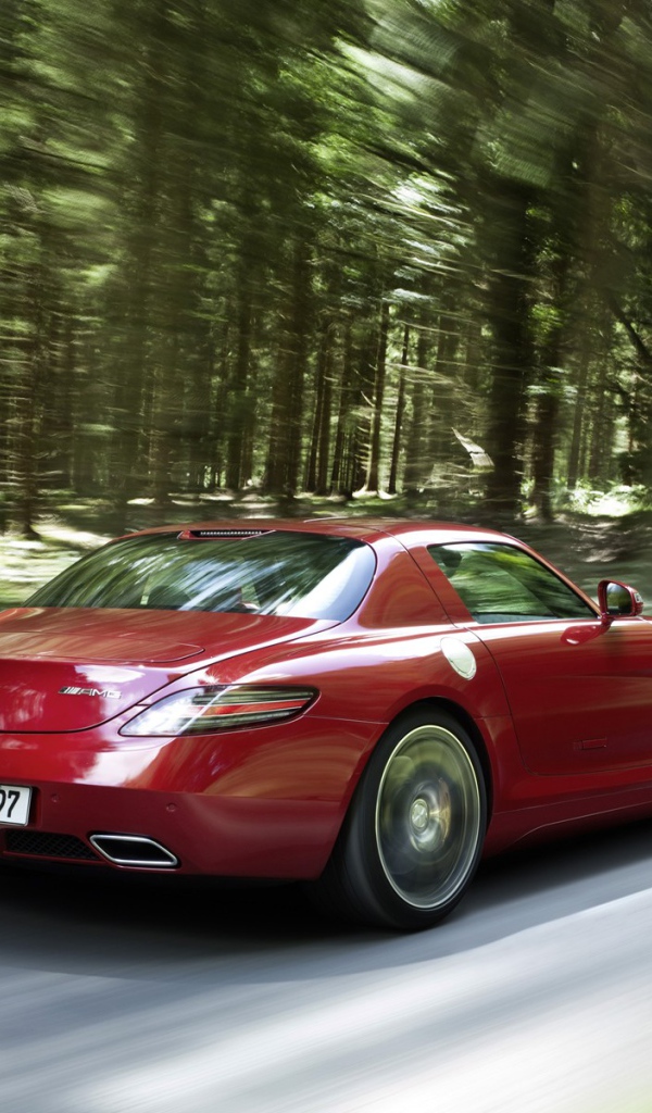 Красный авто Мерседес