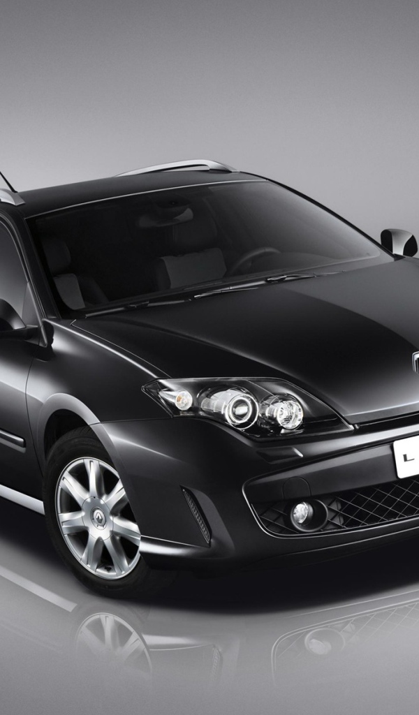 Черная Renault Laguna