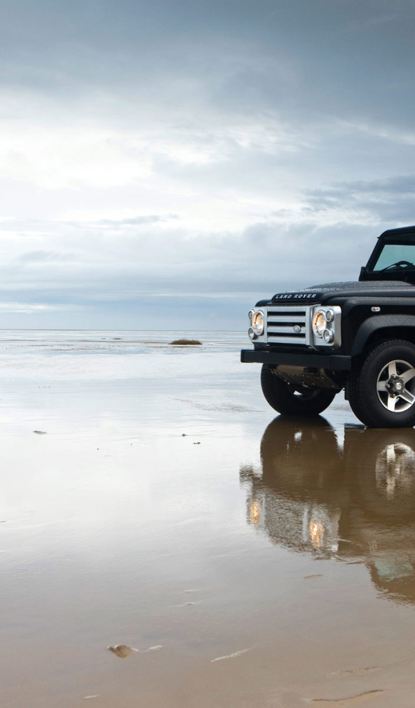 Внедорожник на пляже