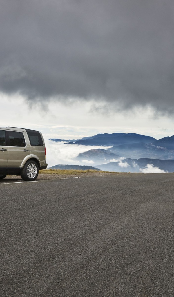 Rover на горной дороге