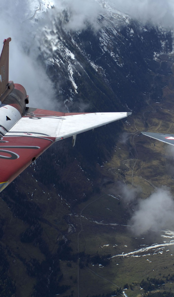 Самолет истребитель Горы