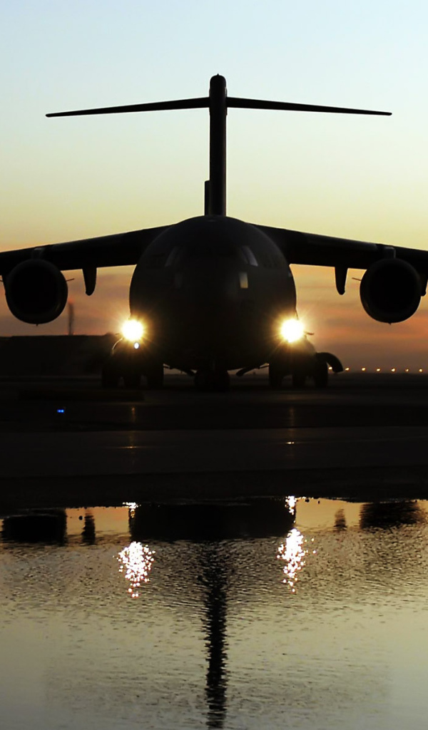 Военная авиация / Грузовой самолет