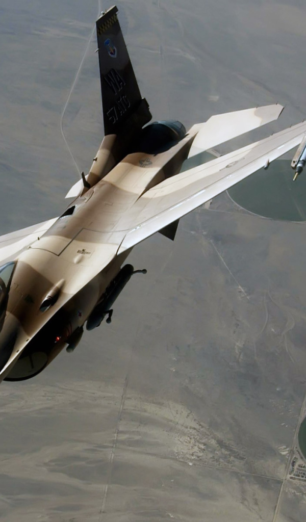 Военная авиация / полет над штатом Невада