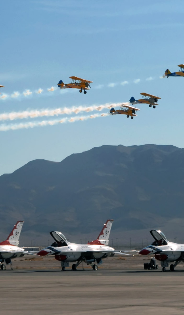 Военная авиация / показной полет