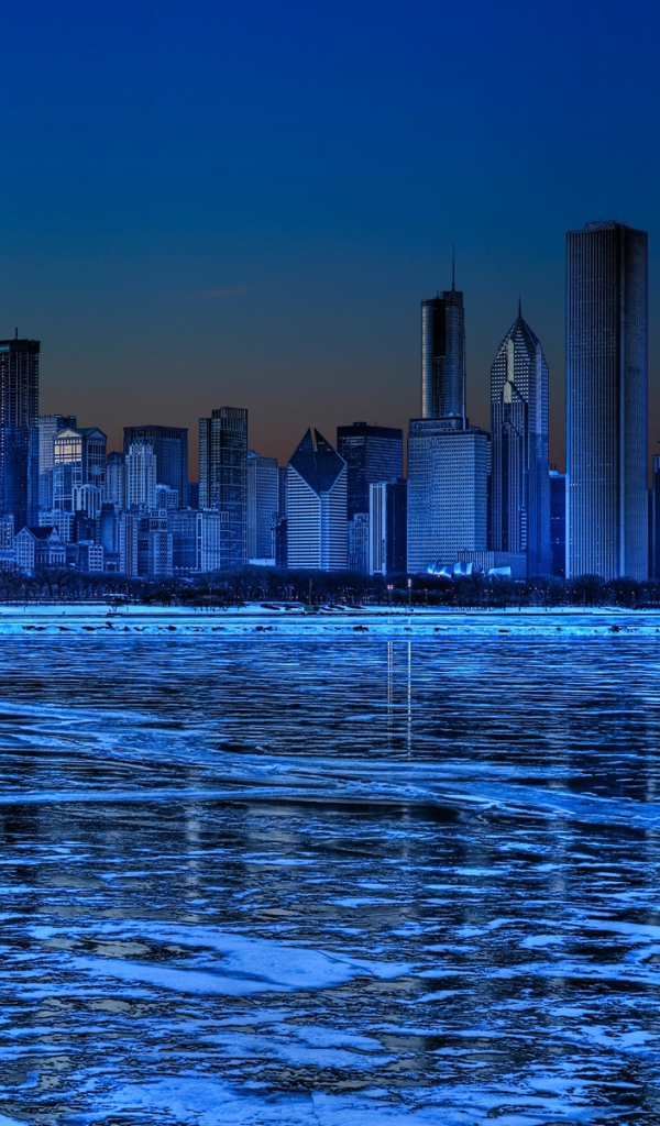 Замерзшее озеро