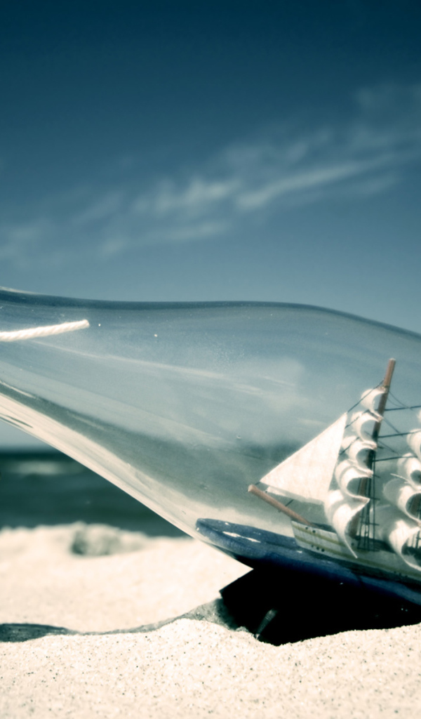 Кораблик в бутылке