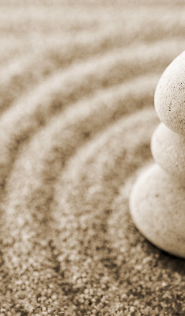 Камни на песке