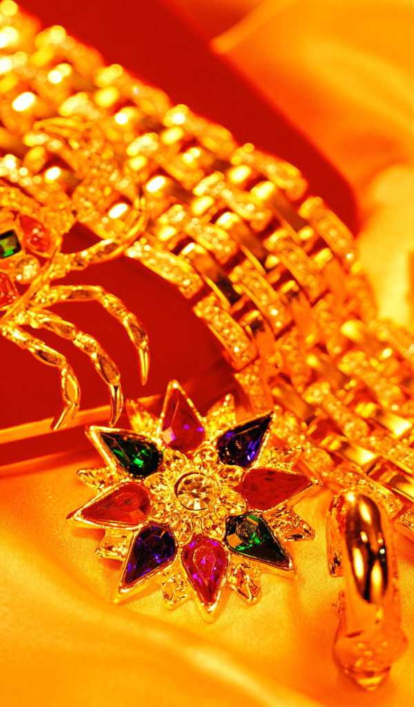 Золотое украшение