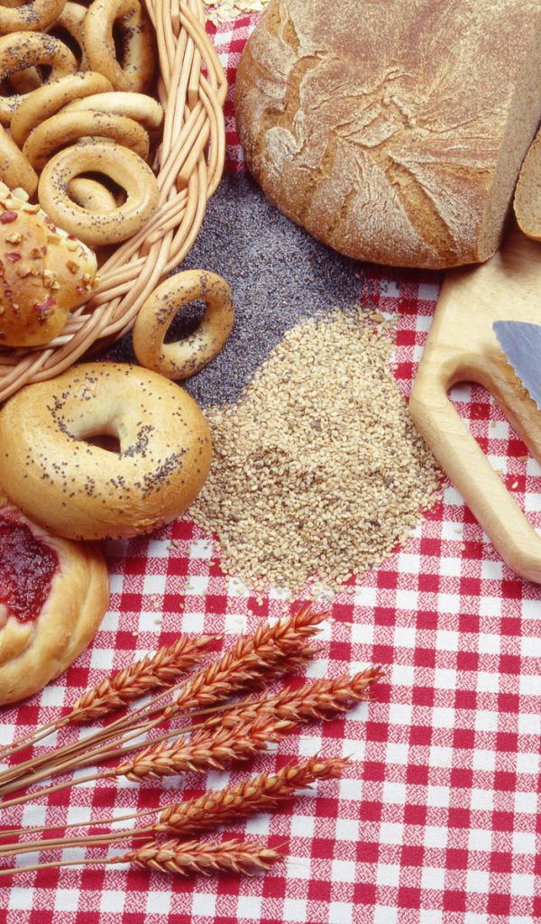 Свежий хлеб и булочки