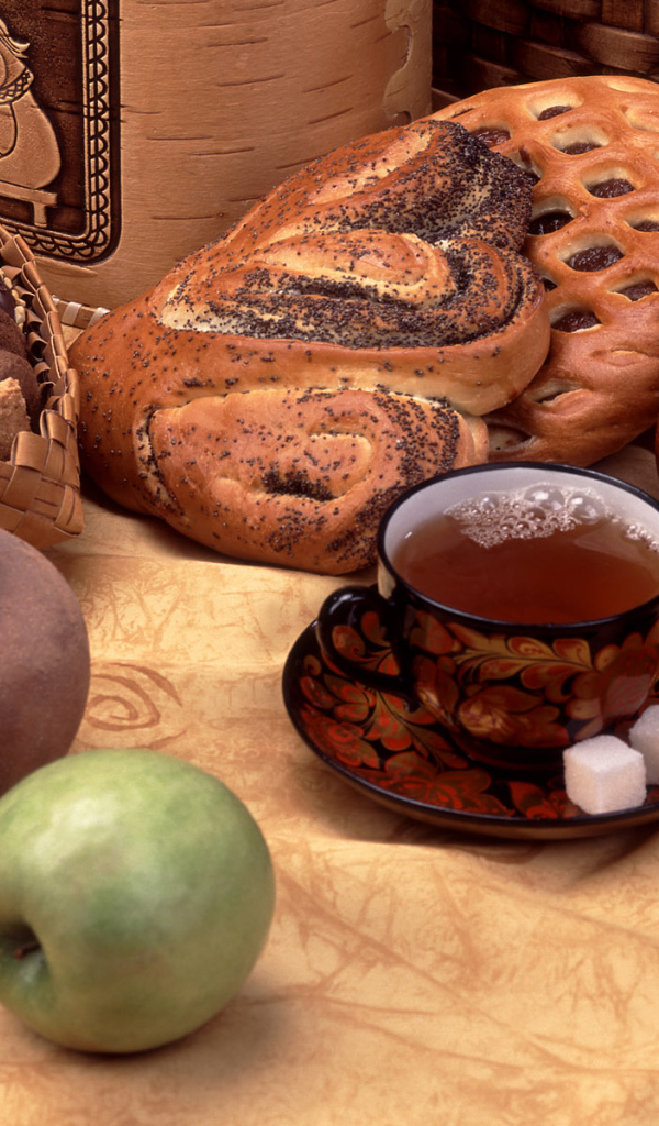 Чай с выпечкой