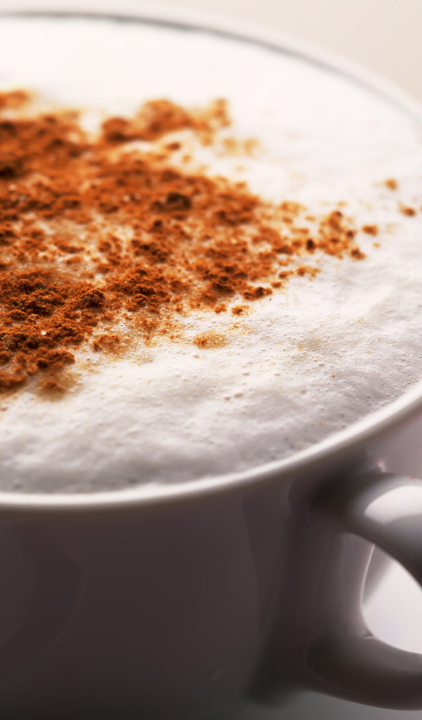 Чашка черного кофе с пенкой