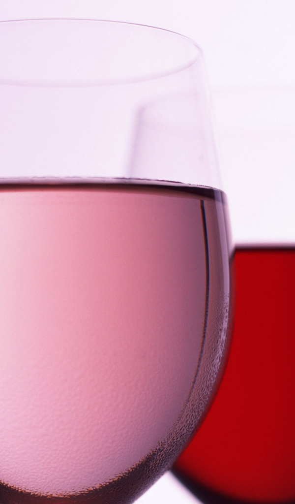 Бокал шампанского и вина