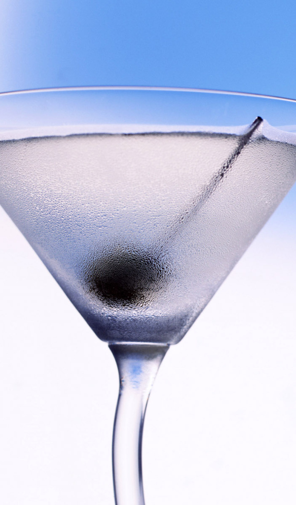 Красивый бокал с коктейлем