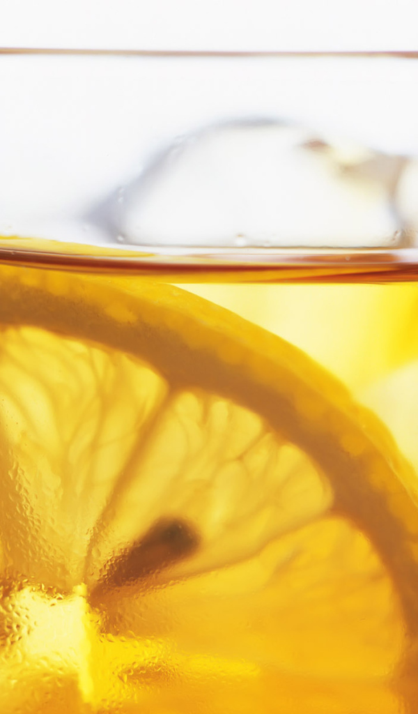 Холодный чай с лимоном