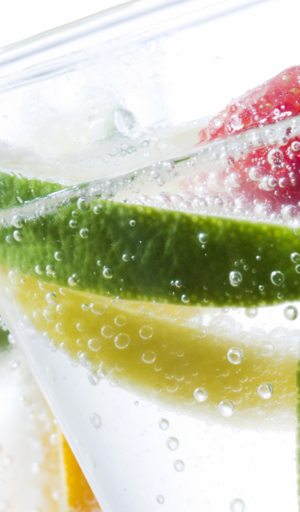 Напиток с кусочками фруктов