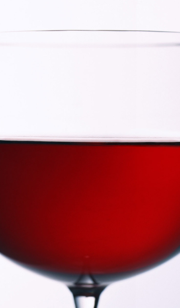 Широкий бокал вина