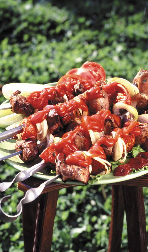 Блюдо с шашлыком барбекю