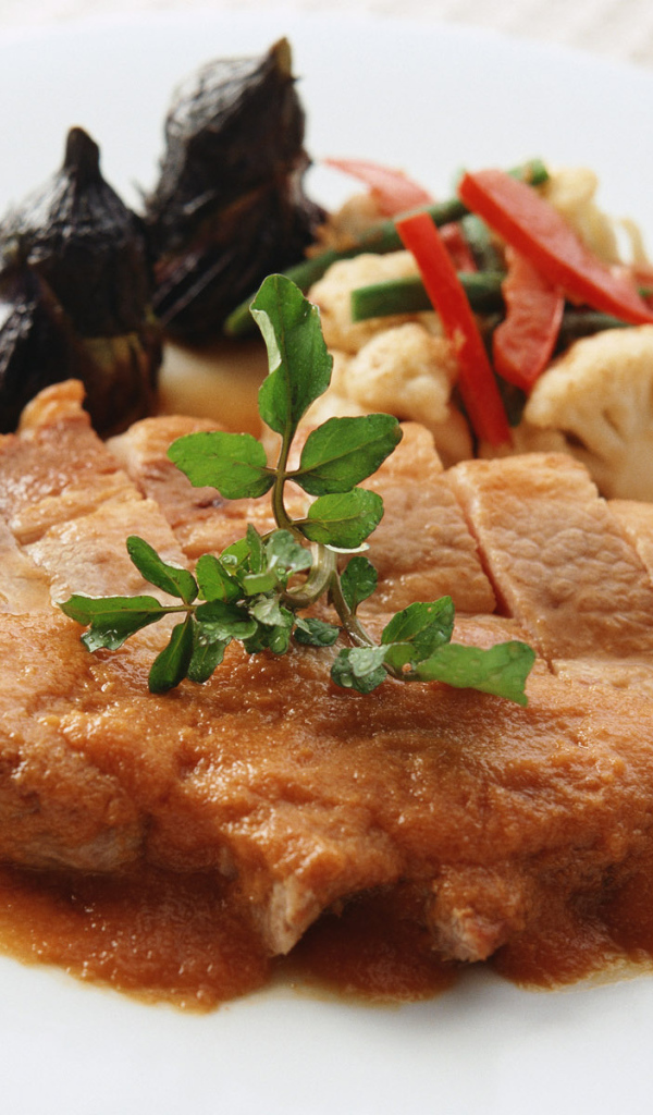 Мясное блюдо с цветной капустой