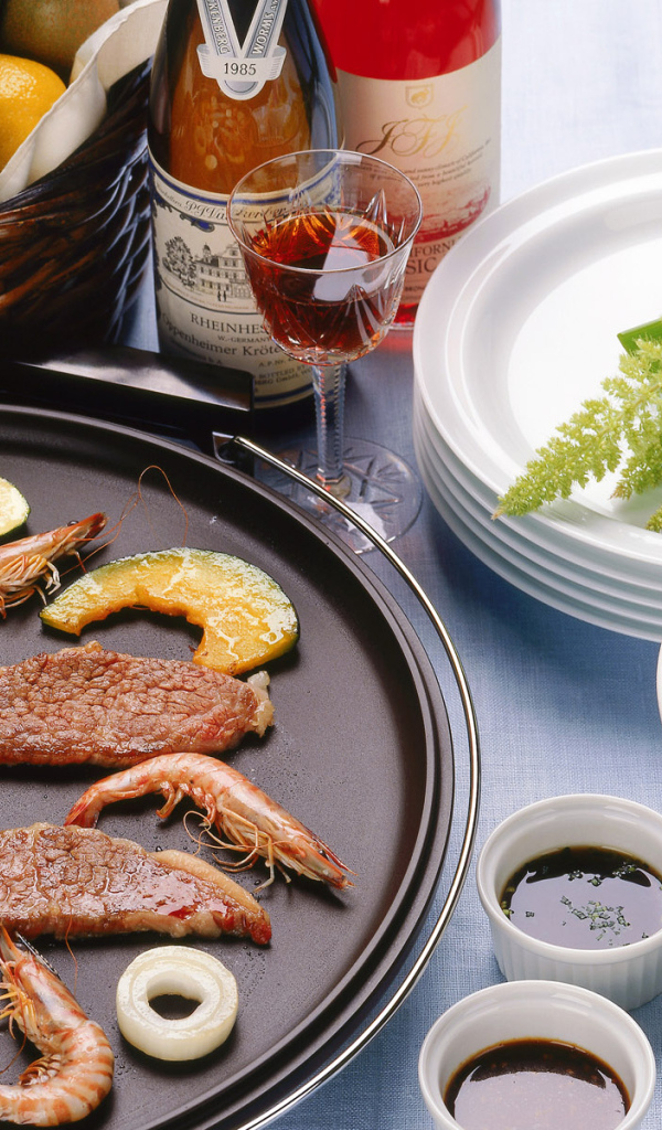 Блюдо с мясом и креветками