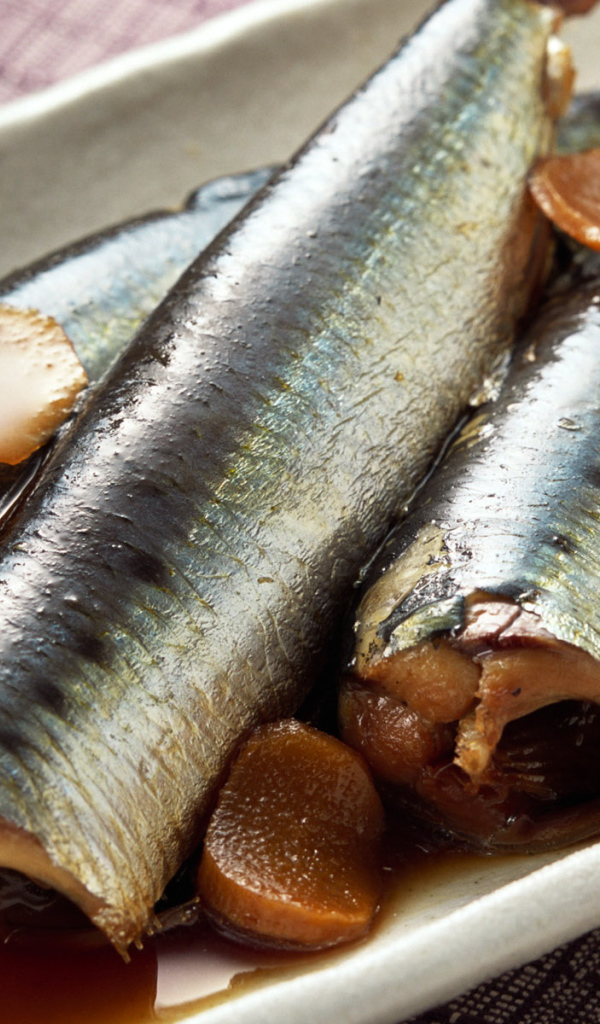 Рыба с кусочками яблока