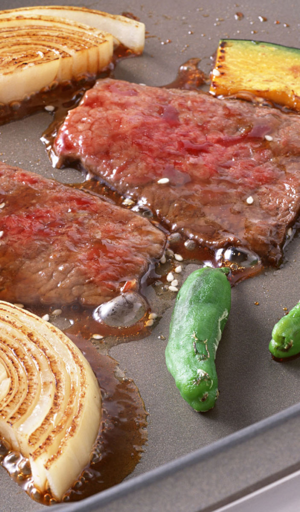 Куски рыбьего мяса на плите