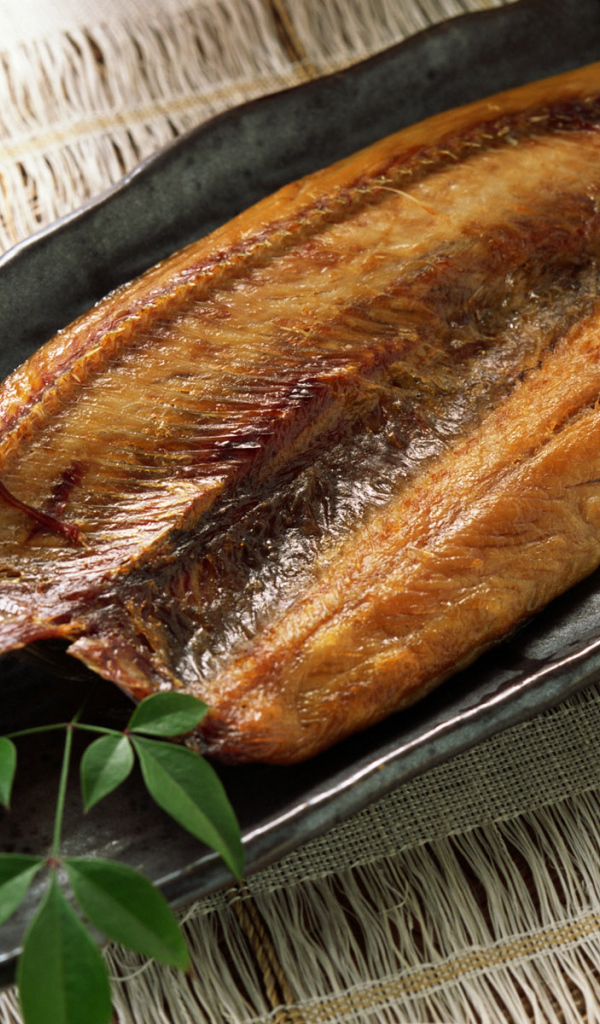 Копченая рыбка на блюде