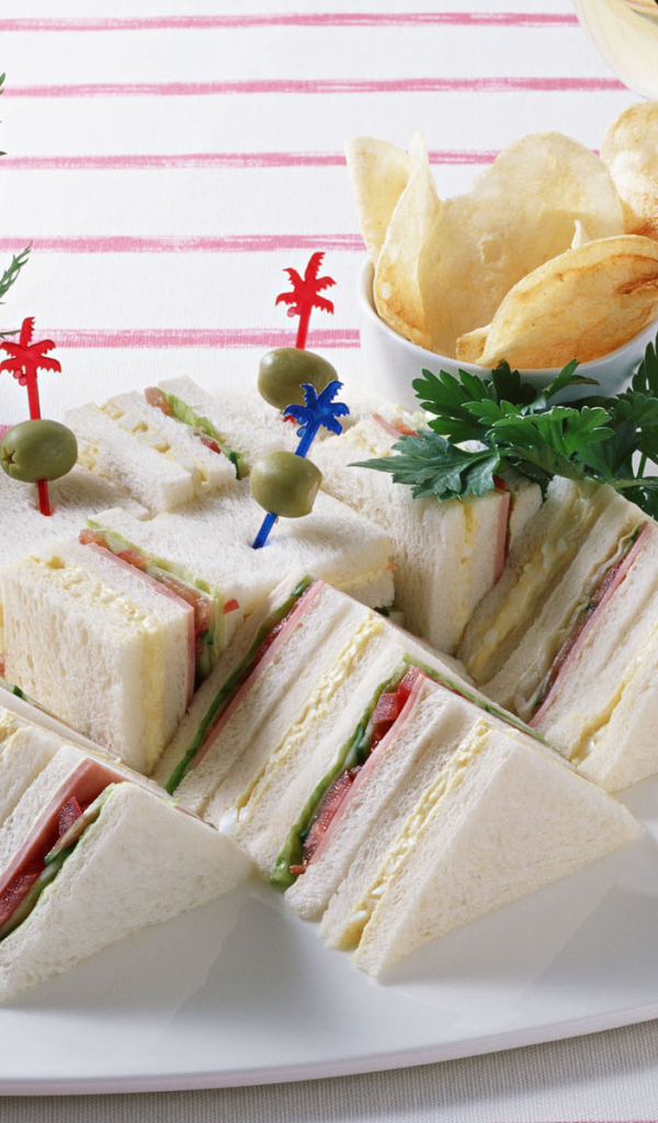 Сладкий пирог с начинкой из кусочков рыбы