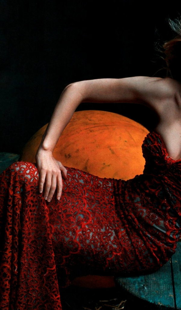 Красное платье