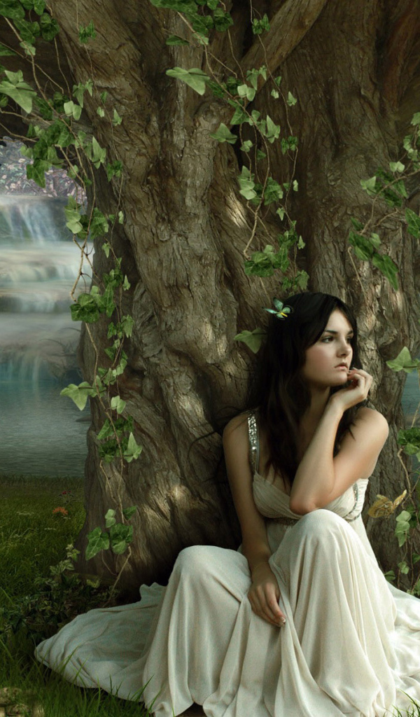 Девушка в тени дерева