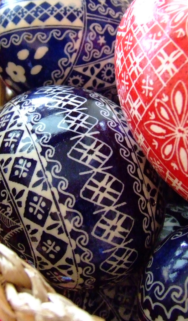 Синие и красные Пасхальные яйца