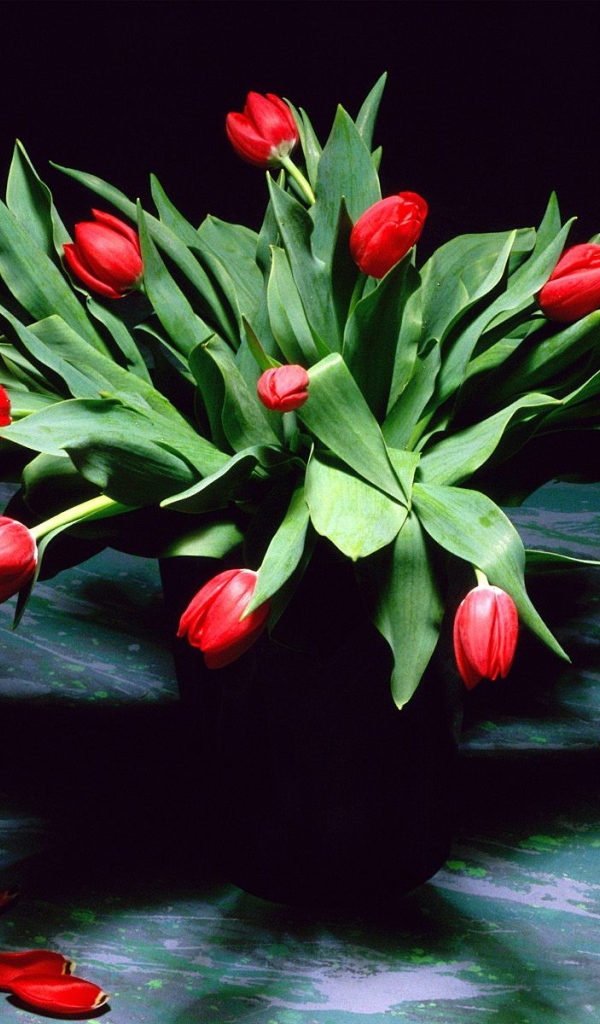 Букет женщинам на 8 марта