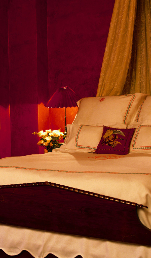 Спальня в красных тонах