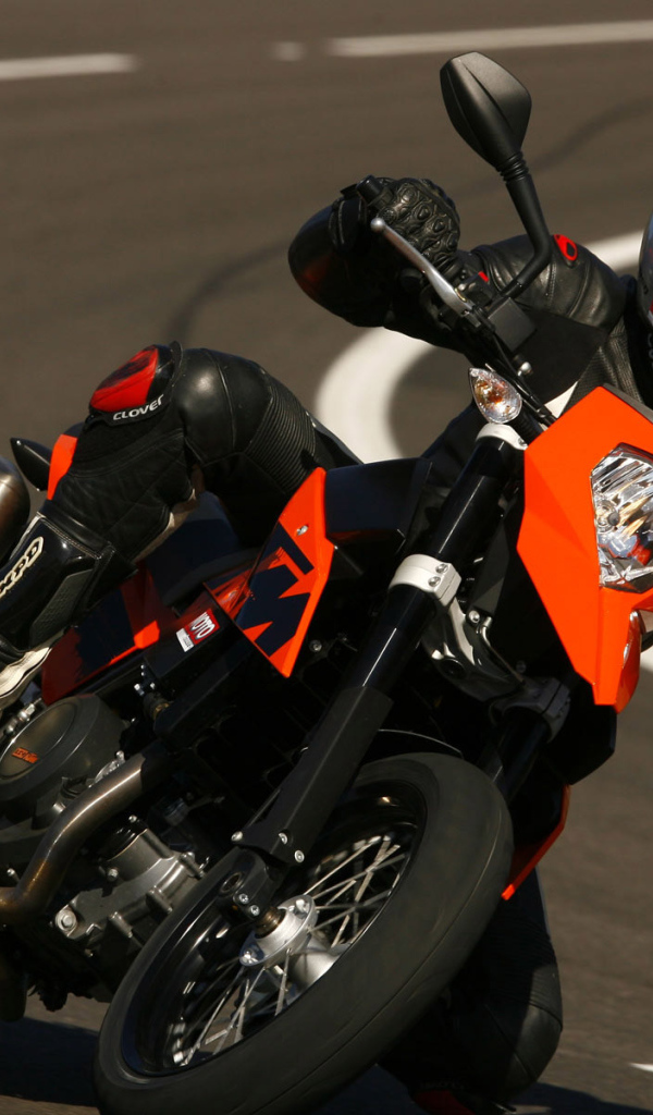 Черный спортивный мопед