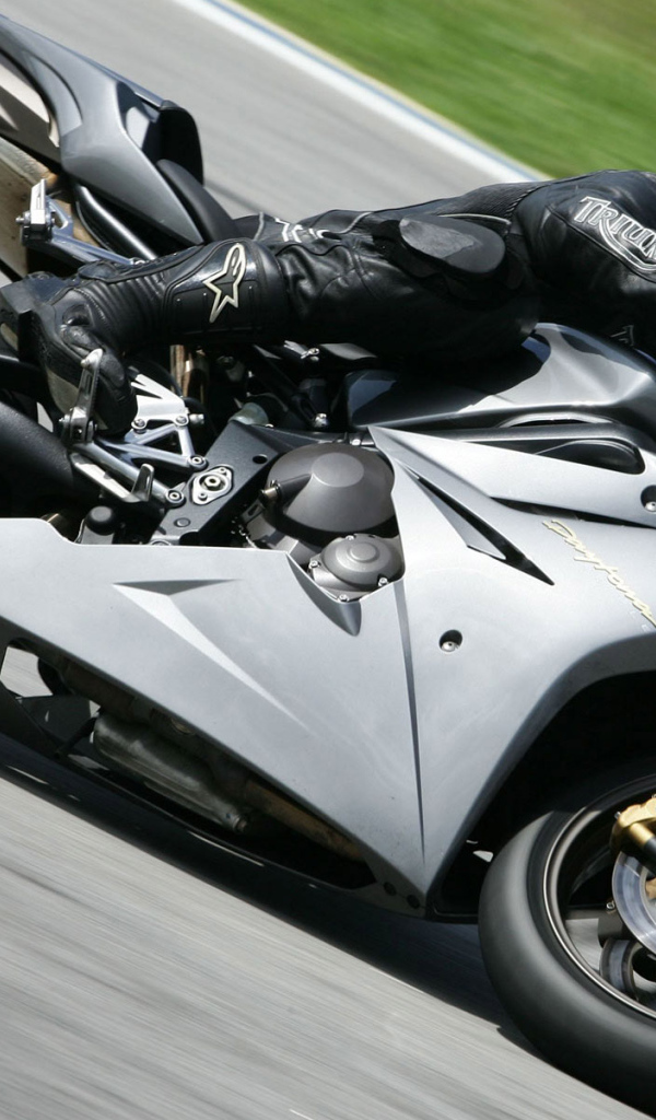 Серый байк на сверхзвуке