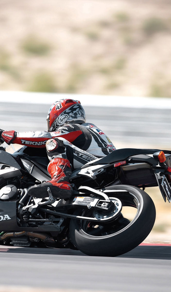 Пилот спортивного мотоцикла