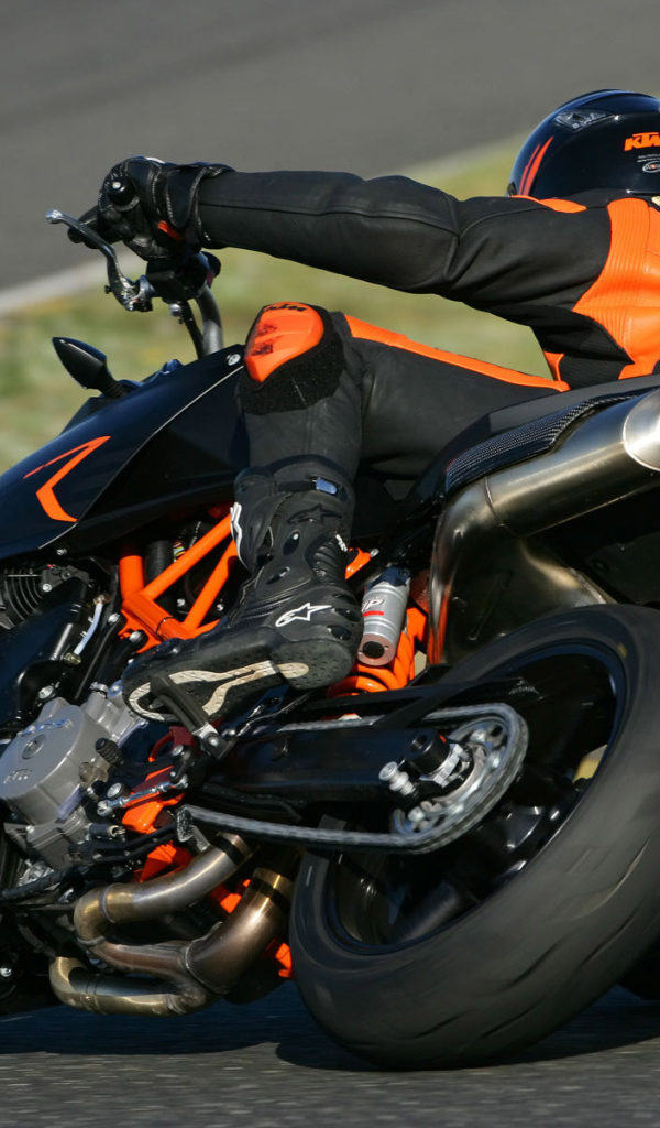 Гонщик на мотоцикле